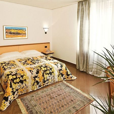 Hotel Bahnhof Haus Chiasso Dış mekan fotoğraf