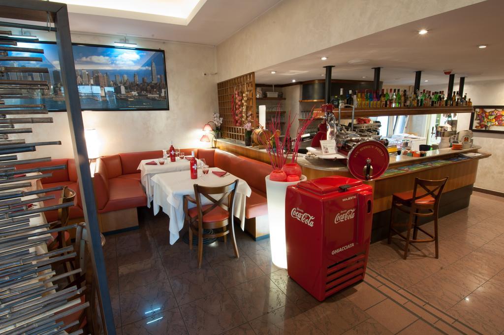 Hotel Bahnhof Haus Chiasso Dış mekan fotoğraf