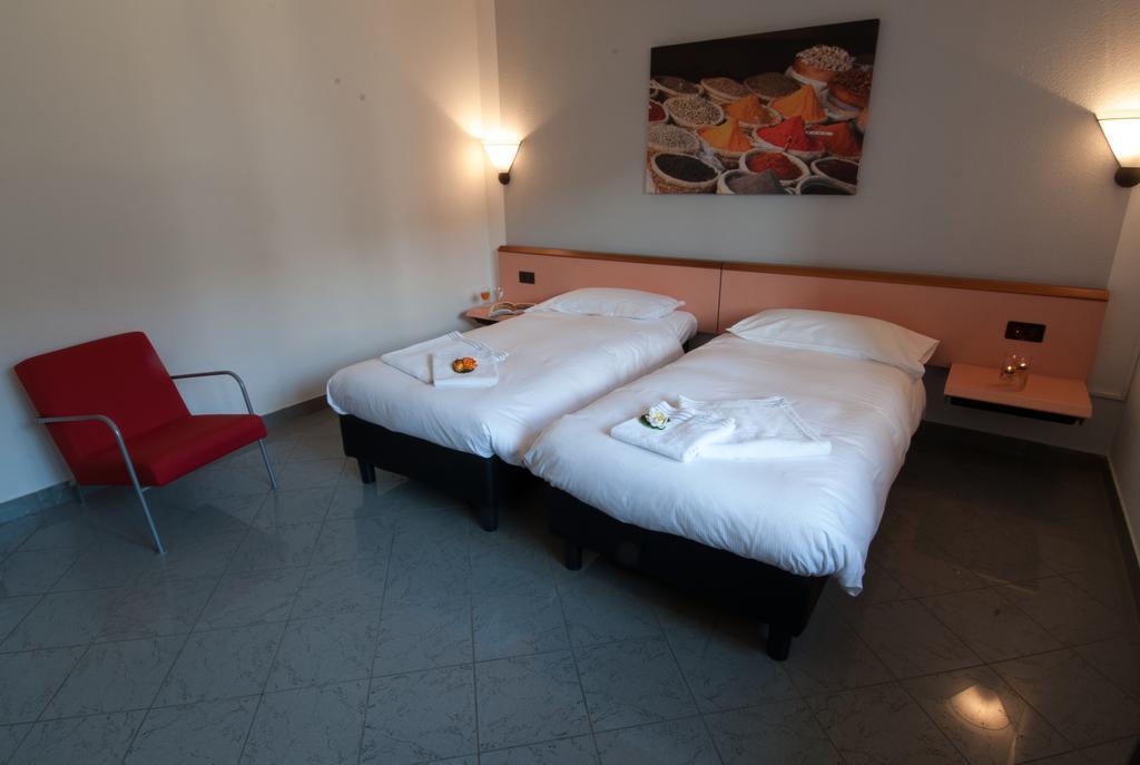 Hotel Bahnhof Haus Chiasso Dış mekan fotoğraf