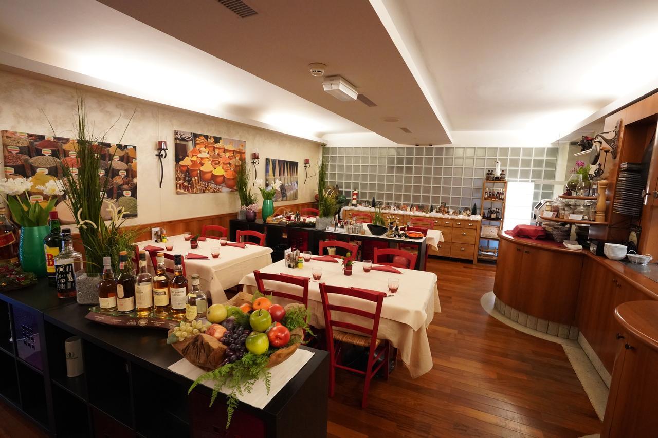 Hotel Bahnhof Haus Chiasso Dış mekan fotoğraf