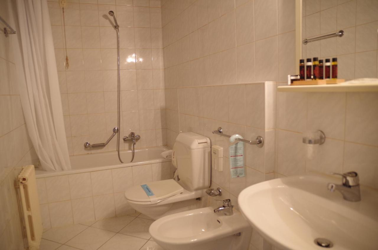 Hotel Bahnhof Haus Chiasso Dış mekan fotoğraf