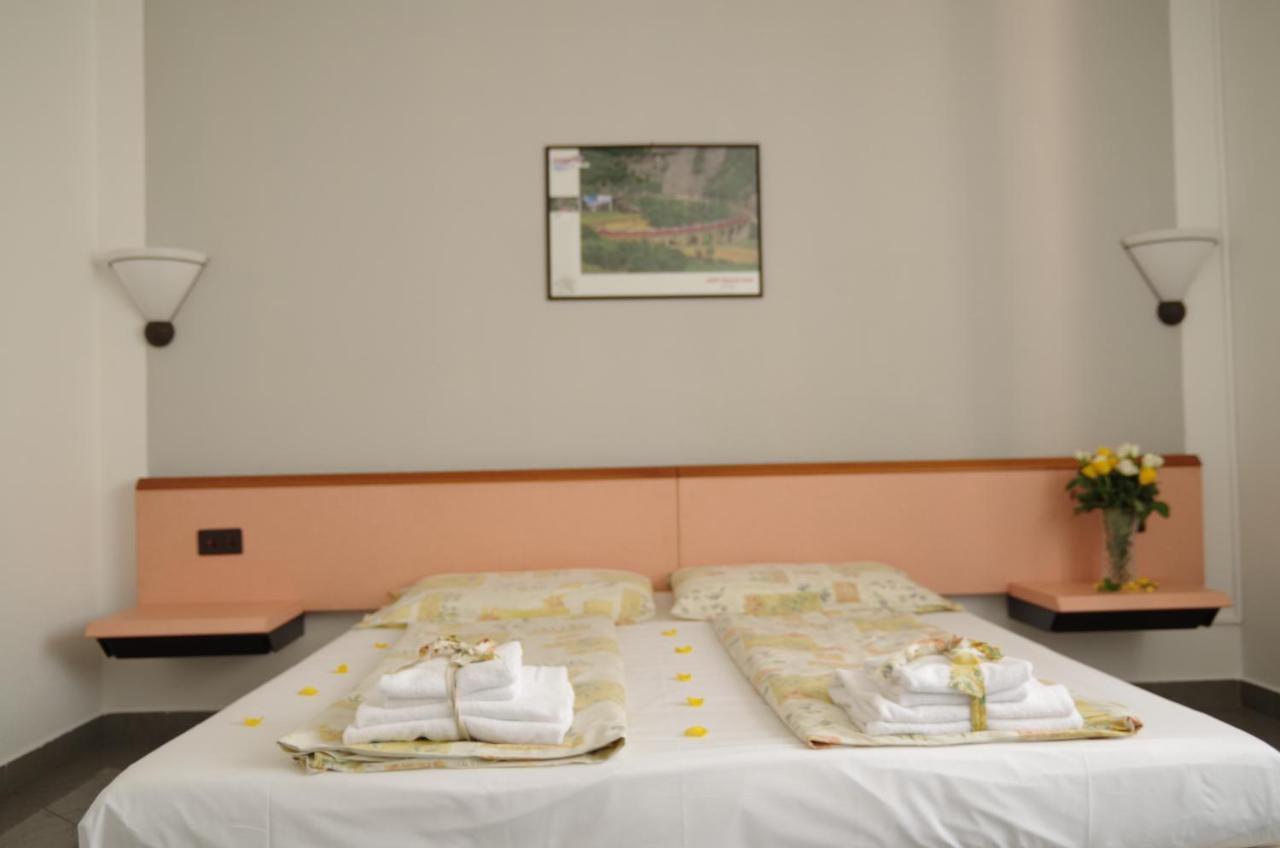 Hotel Bahnhof Haus Chiasso Dış mekan fotoğraf