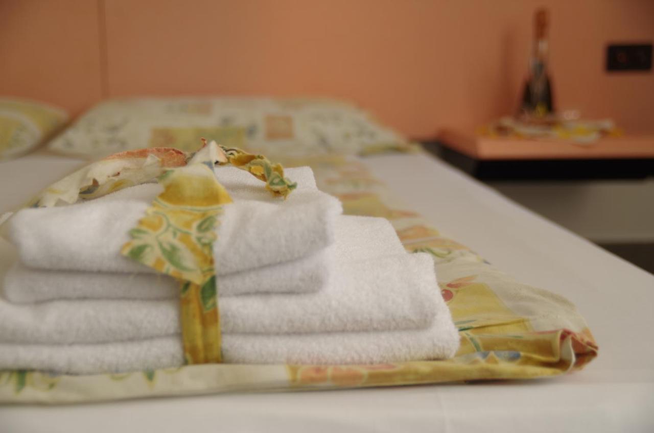Hotel Bahnhof Haus Chiasso Dış mekan fotoğraf